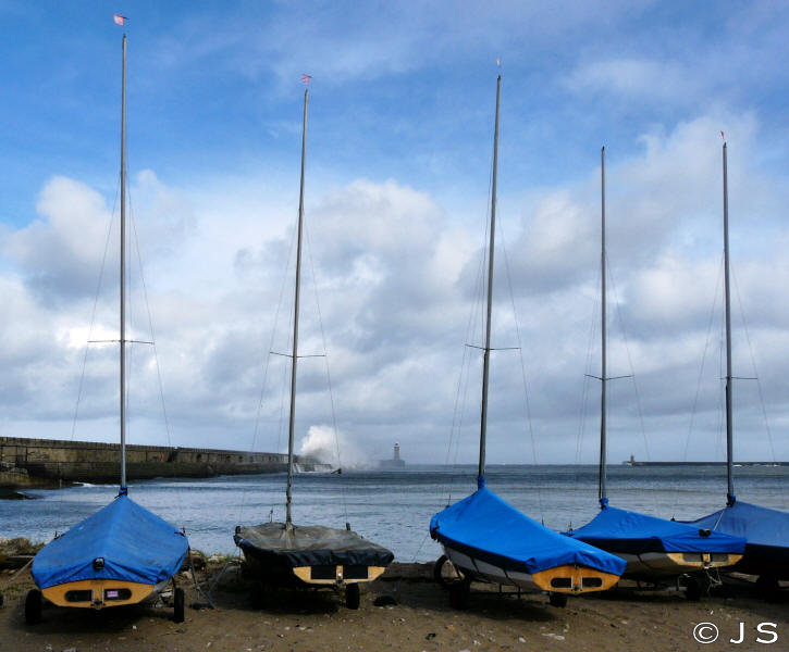 Boats - Wave over pier