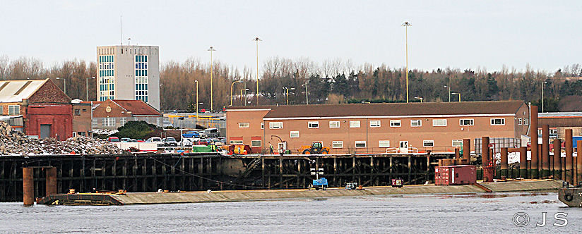 Tunnel element floating